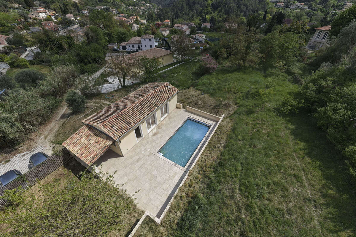 Maison à TOURRETTE-LEVENS