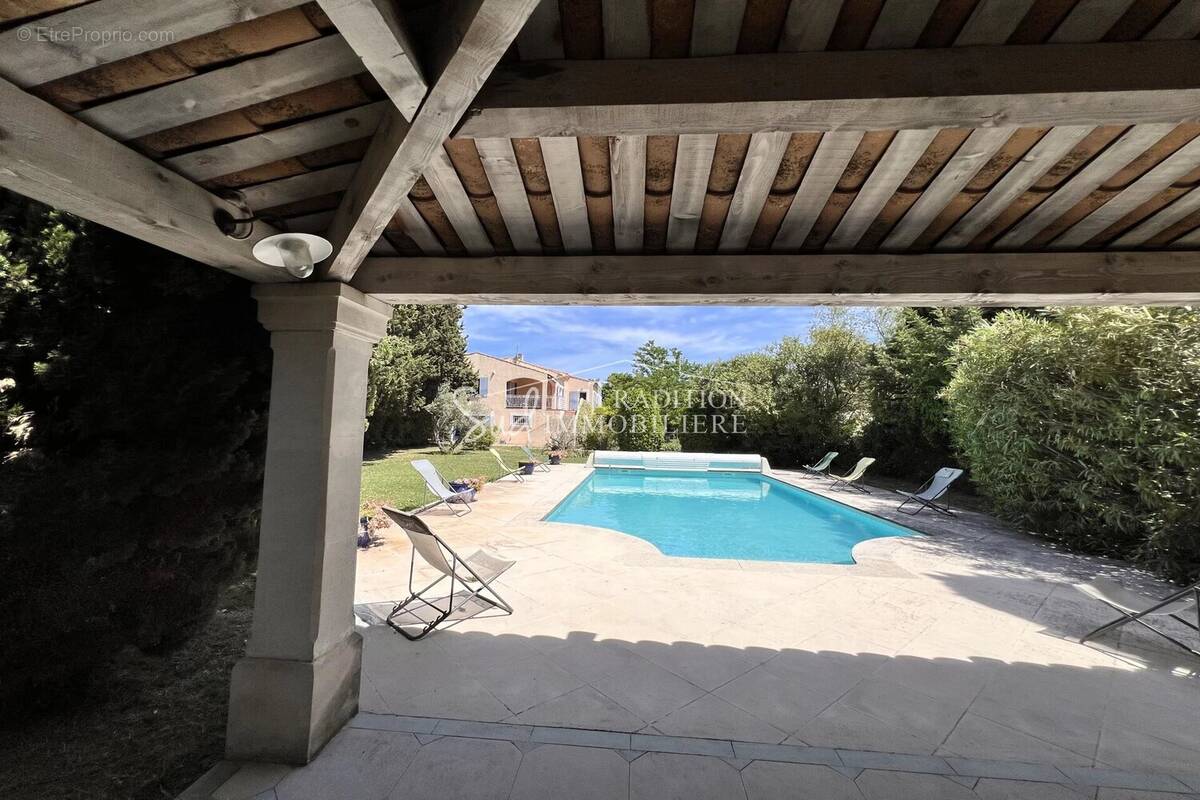 Maison à FONTVIEILLE