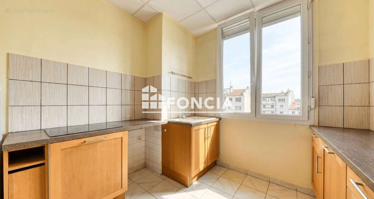 LYON 7e : Rue Pasteur : T2 en dernier étage, avec vue entièrement dégagée - photo 5