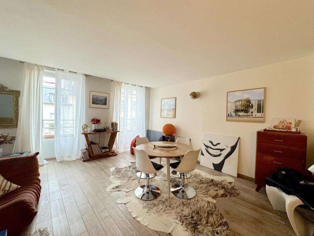 Appartement à PARIS-10E