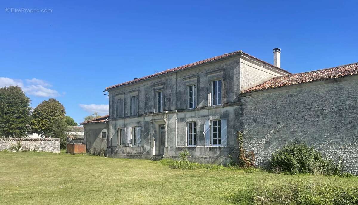 Maison à SAINT-MARTIAL-SUR-NE