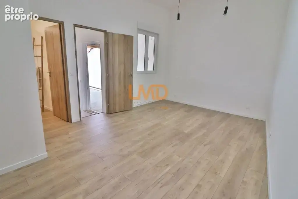 Saint Maximin – Maison de ville rénovée – Terrasse 27m2 – Garage - photo 10