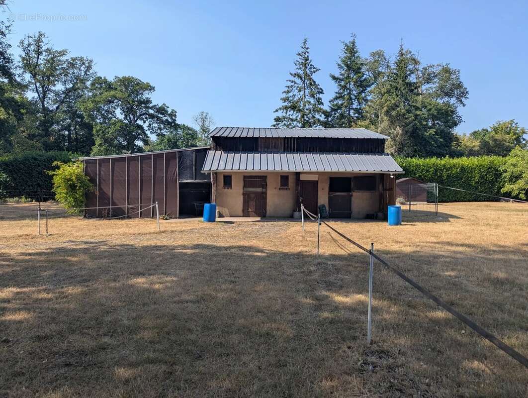 Maison de 218 m² sur une superbe parcelle de 15 948 m² - photo 19