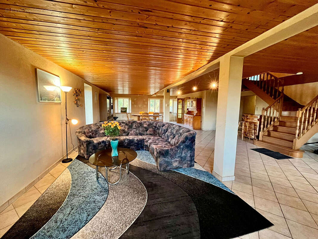 Maison à GUYANS-VENNES