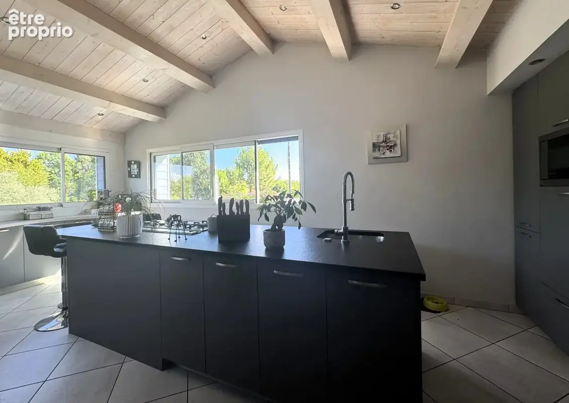 Appartement 375 m² à Saint-Augustin  - photo 8