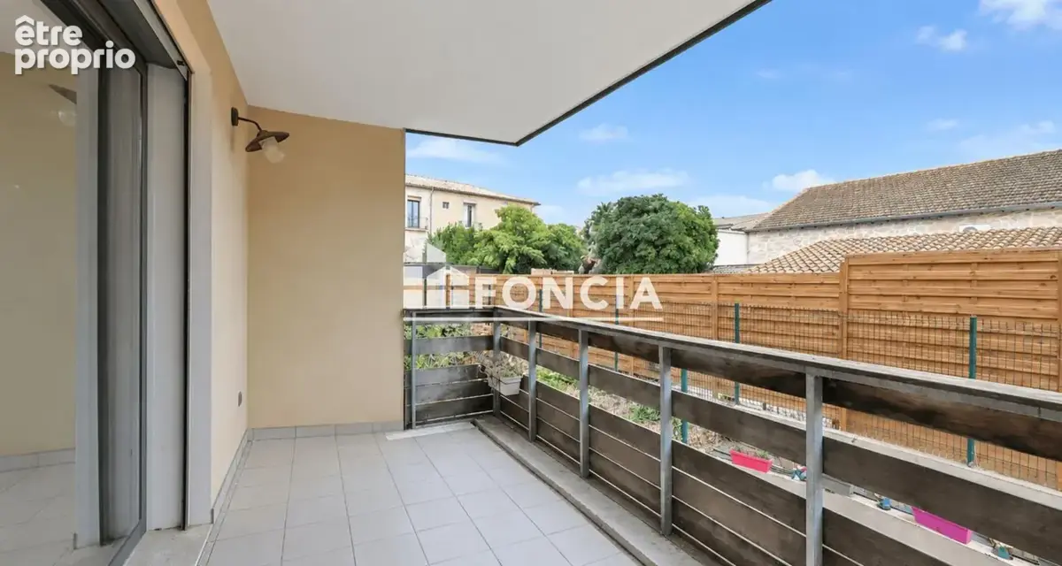 Rare à Fabrègues : beaux volumes, terrasse au calme et double box en sous-sol - photo 2