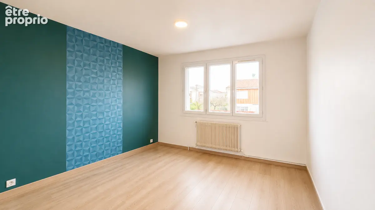 A vendre pavillon de type 4 avec garage et jardin - secteur saint savin - photo 9