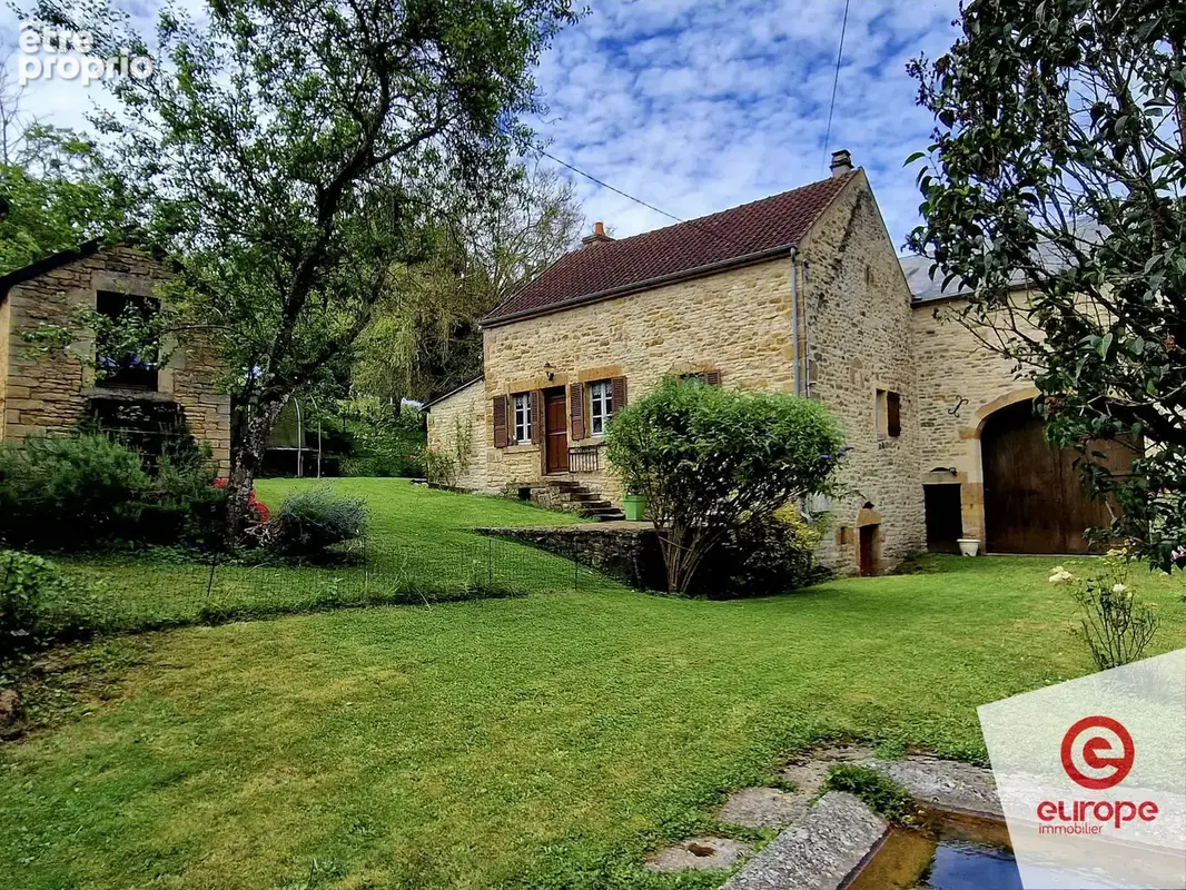 Maison 3 pièces de 87m2 avec jardin et dépendances à Neuffontaines - photo 1