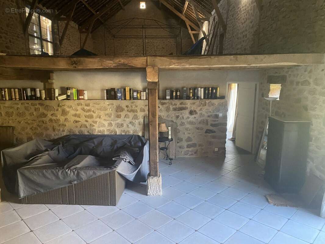 Maison 239 m² à Saint-Hilaire-Les-Courbes  - photo 8