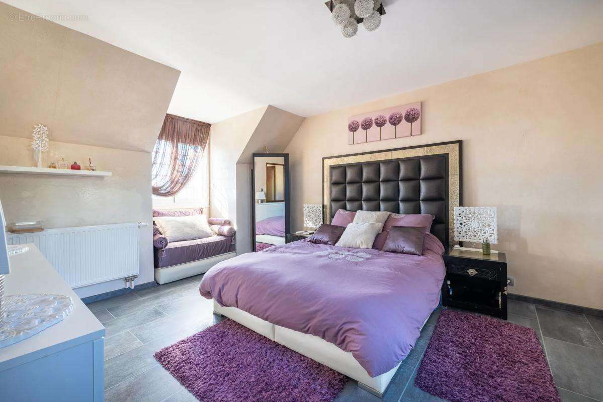 Maison à SAINTRY-SUR-SEINE