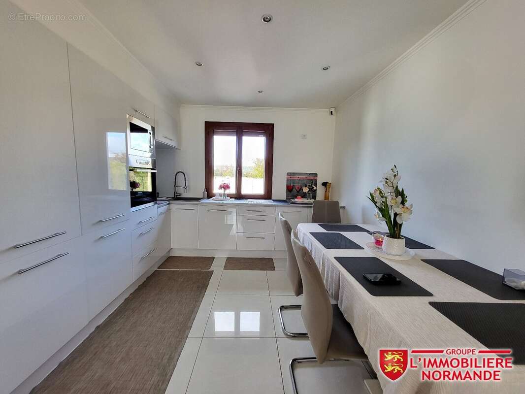 Maison à LIMETZ-VILLEZ