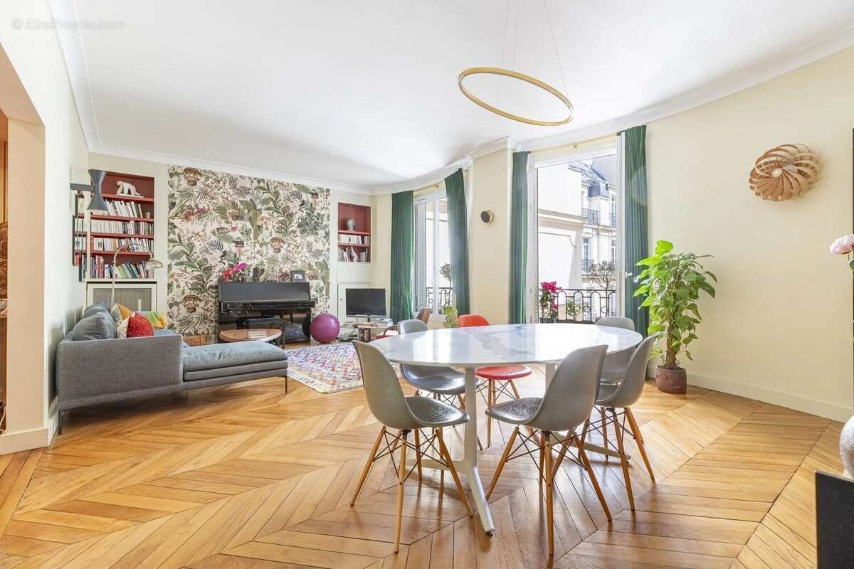 Appartement à PARIS-17E