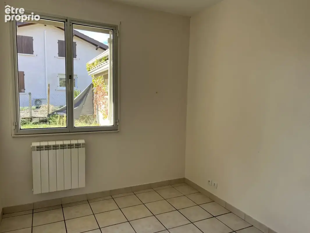 Maison plain-pied avec piscine et garage au centre-ville - photo 6