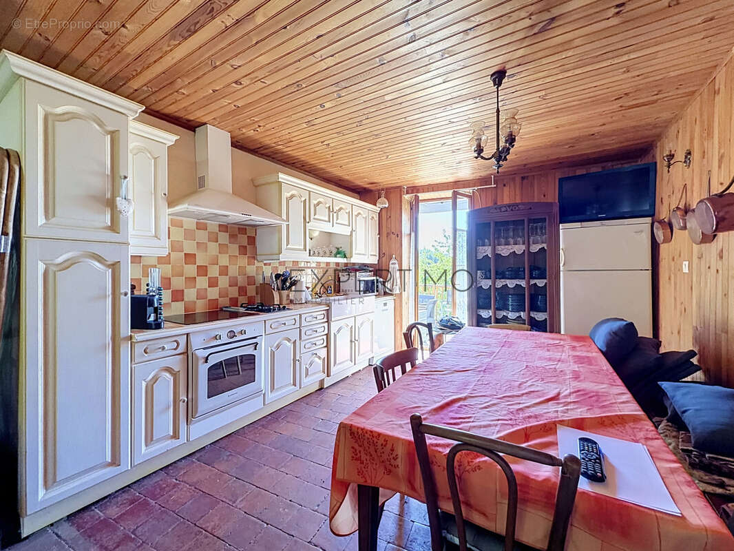 Burnand : Authentique maison en pierre avec 3 149 m2 de terrain - photo 5