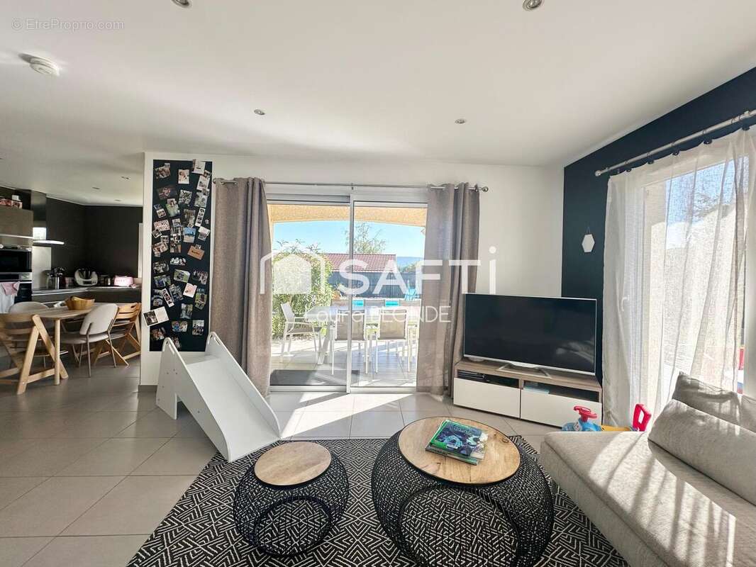 Photo 9 - Maison à SAINT-ETIENNE-DU-BOIS