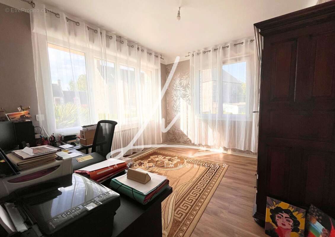 Maison 210 m² à Evrecy  - photo 7