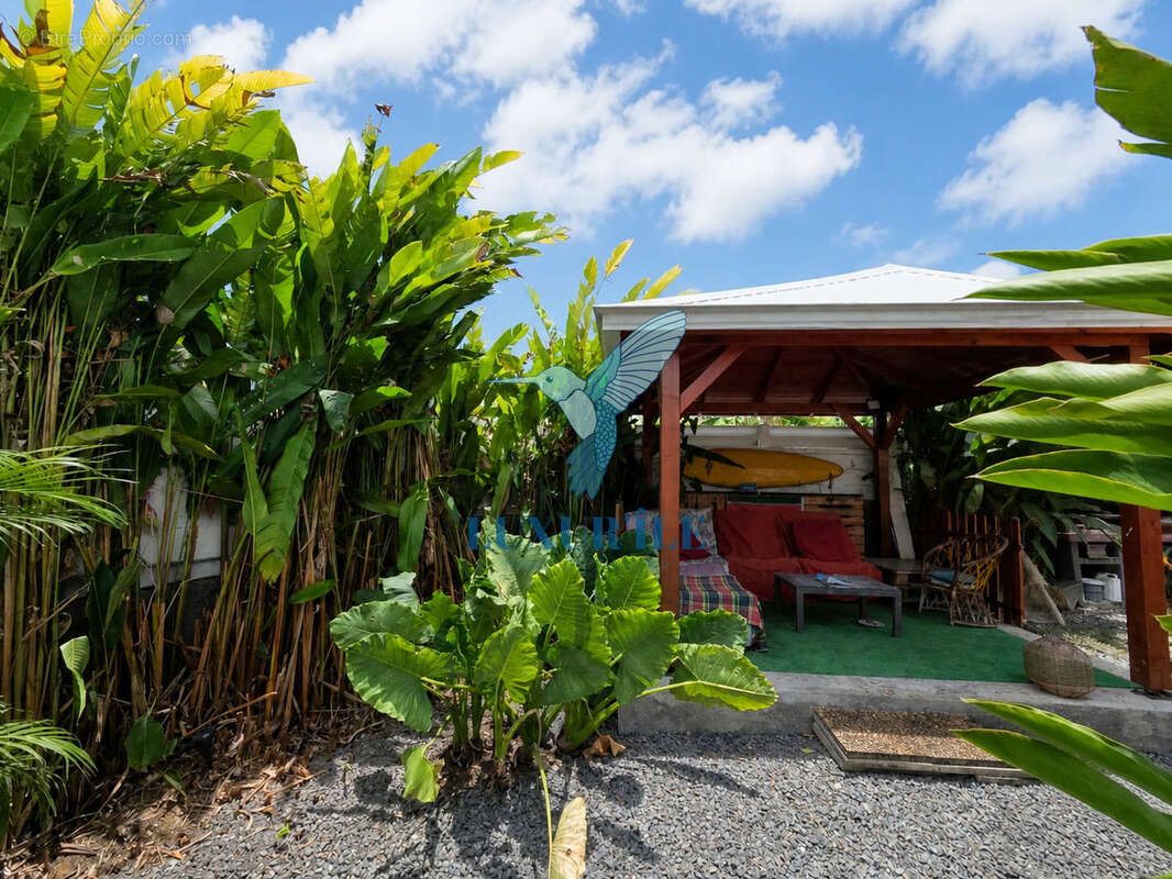 Baie-Mahault   Secteur recherché de La Jaille  Superbe villa T4 avec piscine et jardin - photo 14