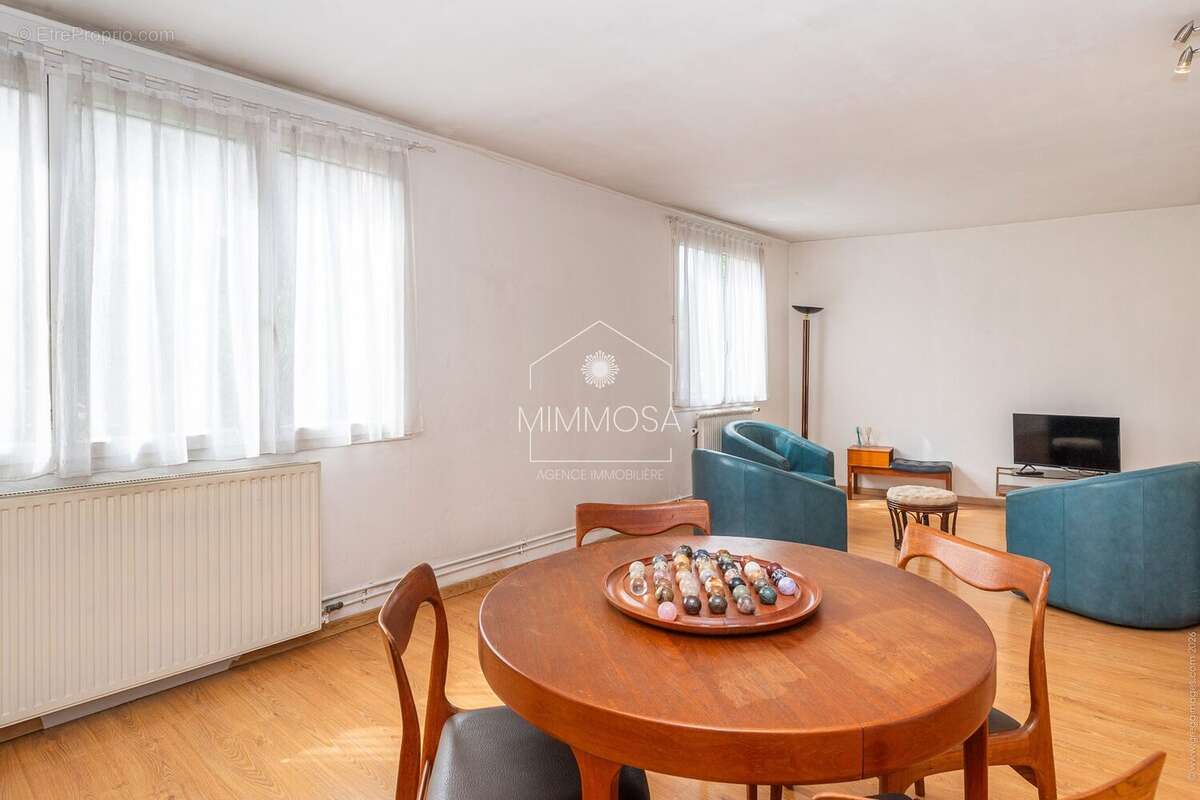 Appartement à LES PAVILLONS-SOUS-BOIS