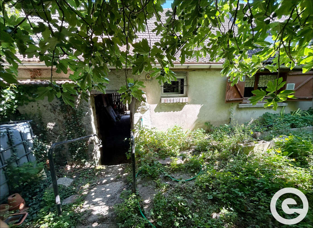Maison 2 pièces 49.56 m2   Grange et dépendance et fort pententiel d'évolution    Terrain 389 m2   VILLEMANOCH - photo 12