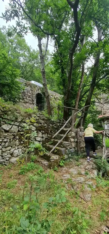 Maison et jardin en bordure de rivière - à rafraîchir - bon toit - photo 32