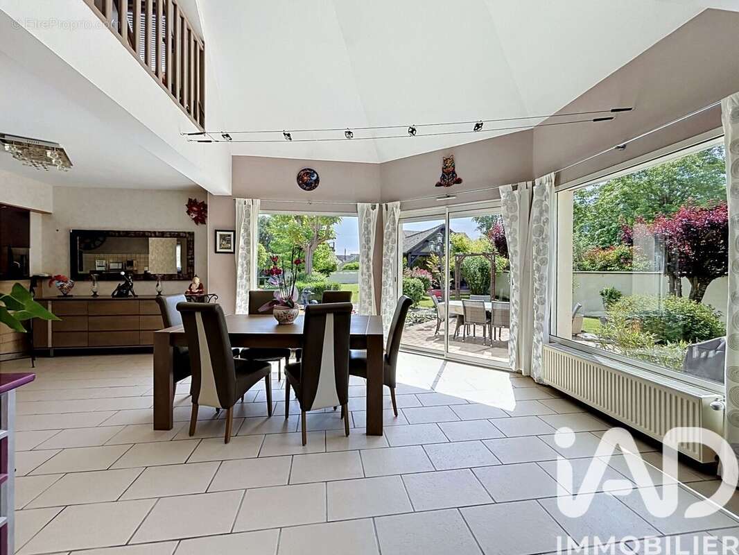 Maison 156 m² à Tournan-En-Brie  - photo 6