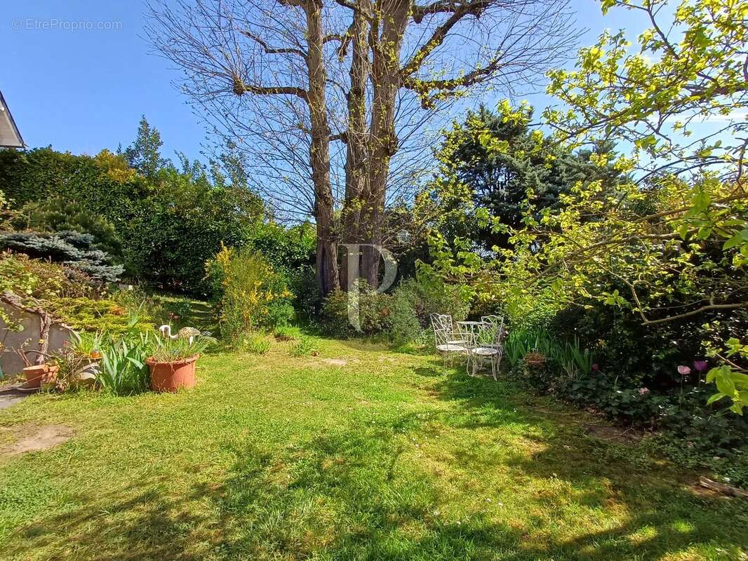 Maison à VERRIERES-LE-BUISSON