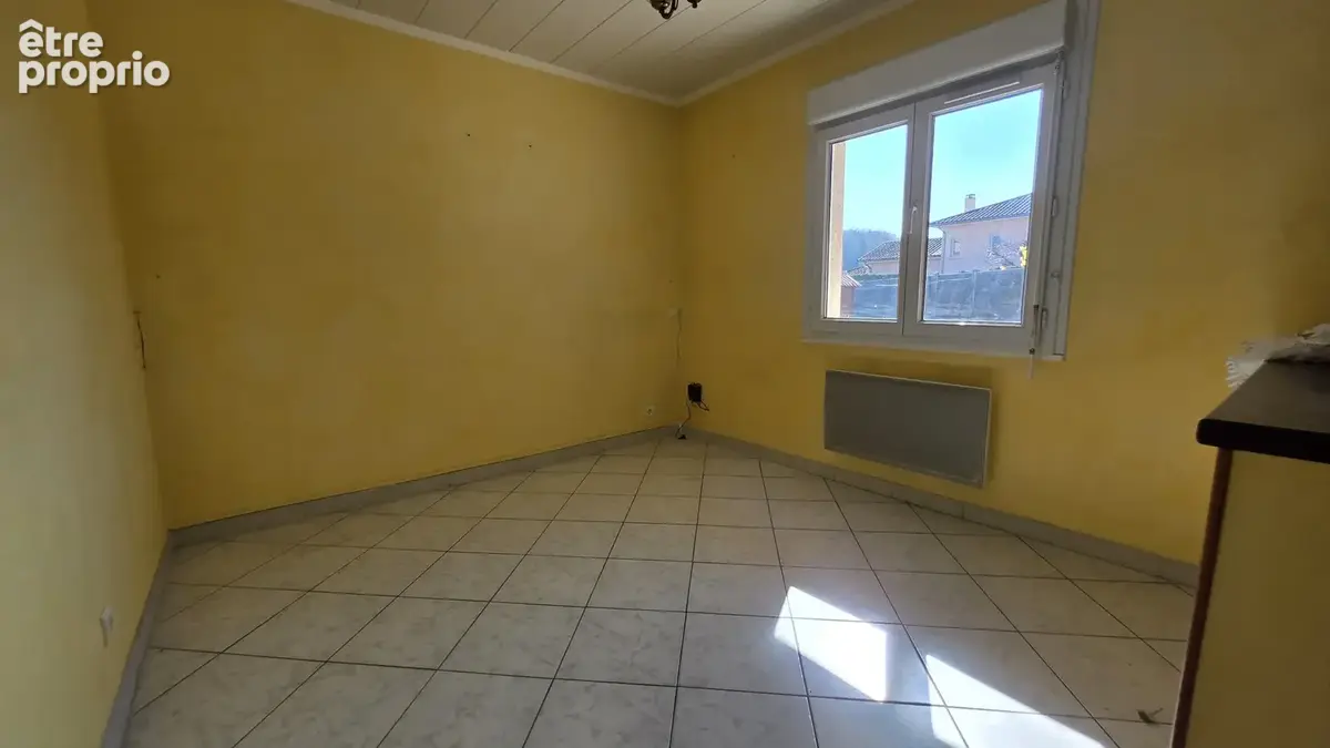 T4 en rez-de-jardin avec jardin privatif, stationnement et garage - photo 8