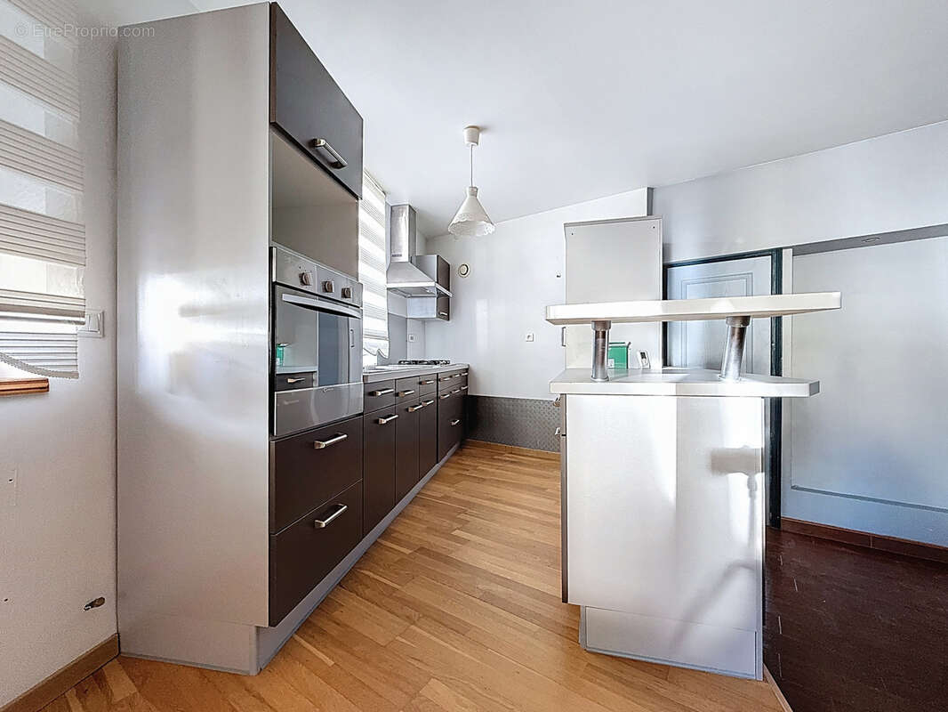 Maison proche des commerces avec terrasse de 42 m2 et un grand garage. - photo 13