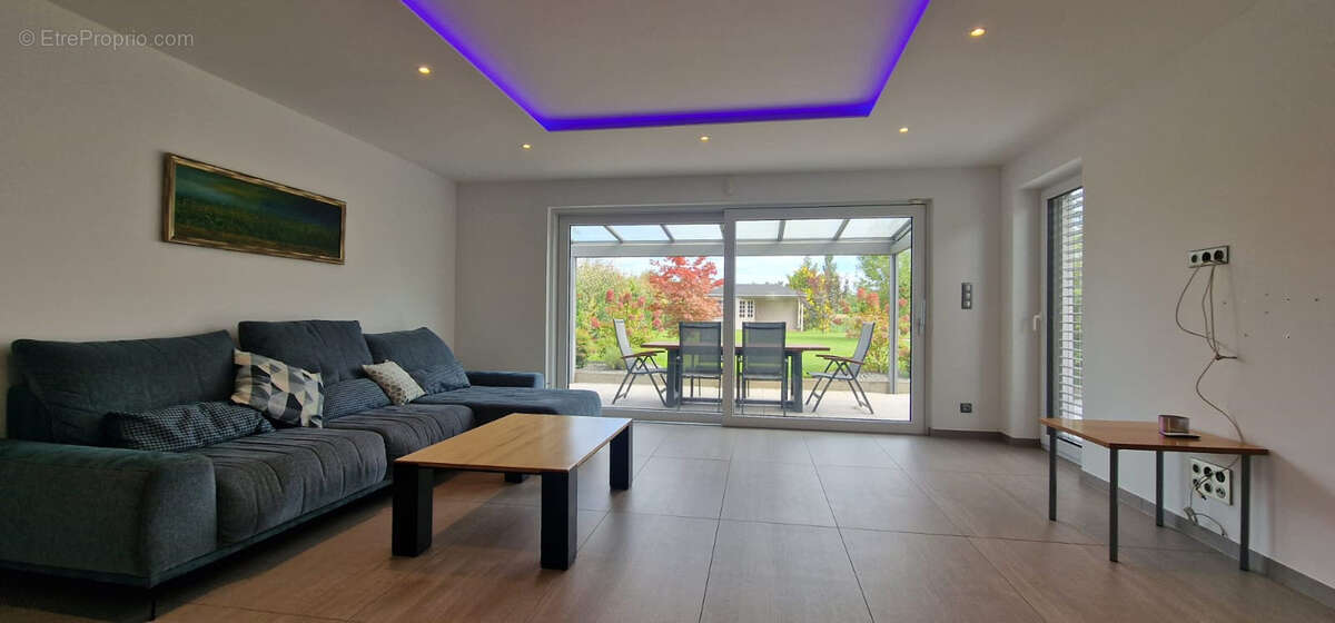 Maison à VILLAGE-NEUF