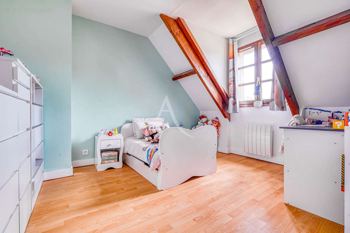Grande maison familiale rénovée 216 m², 5 chambres, terrain sans vis-à-vis, garage triple - photo 9