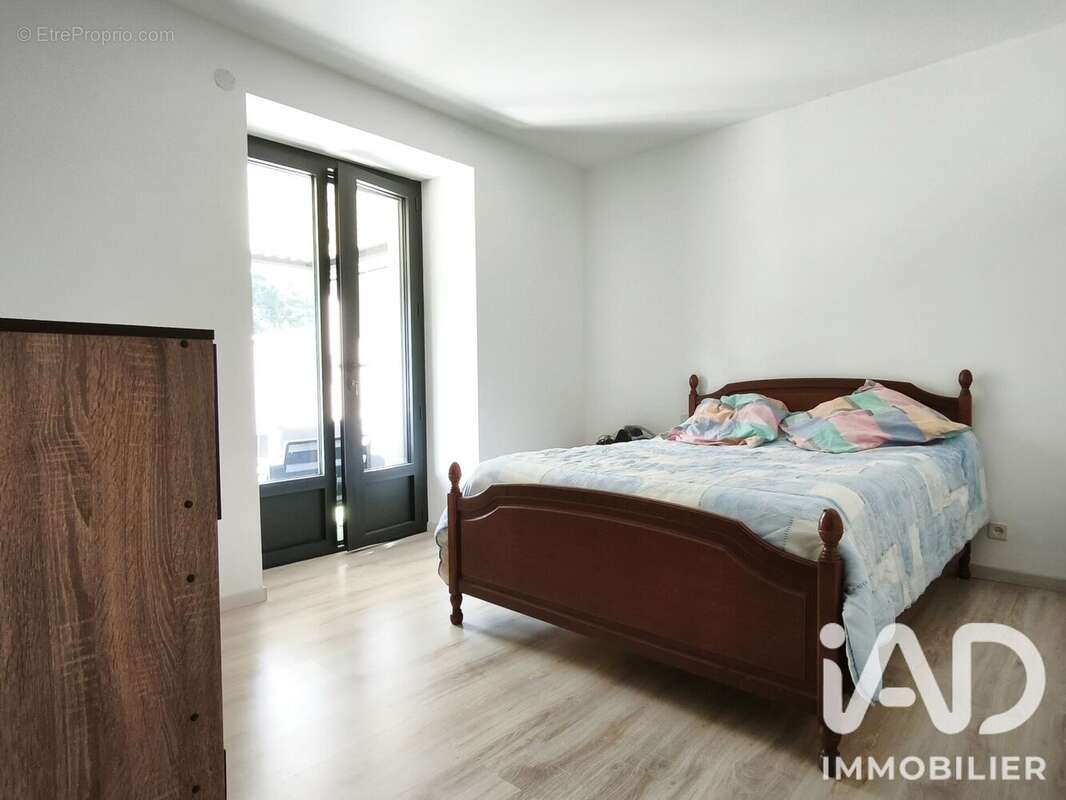 Maison 146 m² à Saint-Fraimbault-De-Prieres  - photo 8