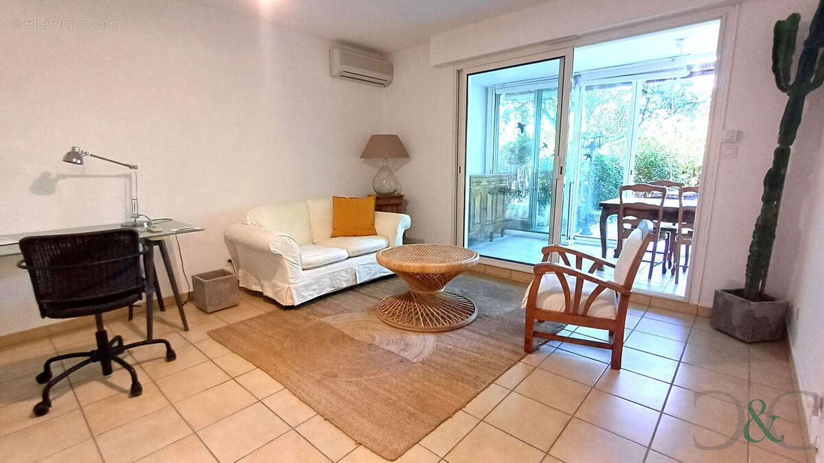 Appartement à BORMES-LES-MIMOSAS