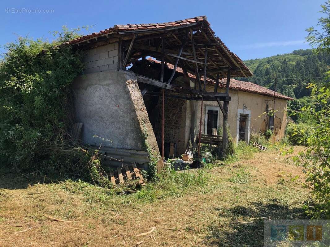 Maison ancienne avec dépendances sur un terrain de 5227 m² - photo 3