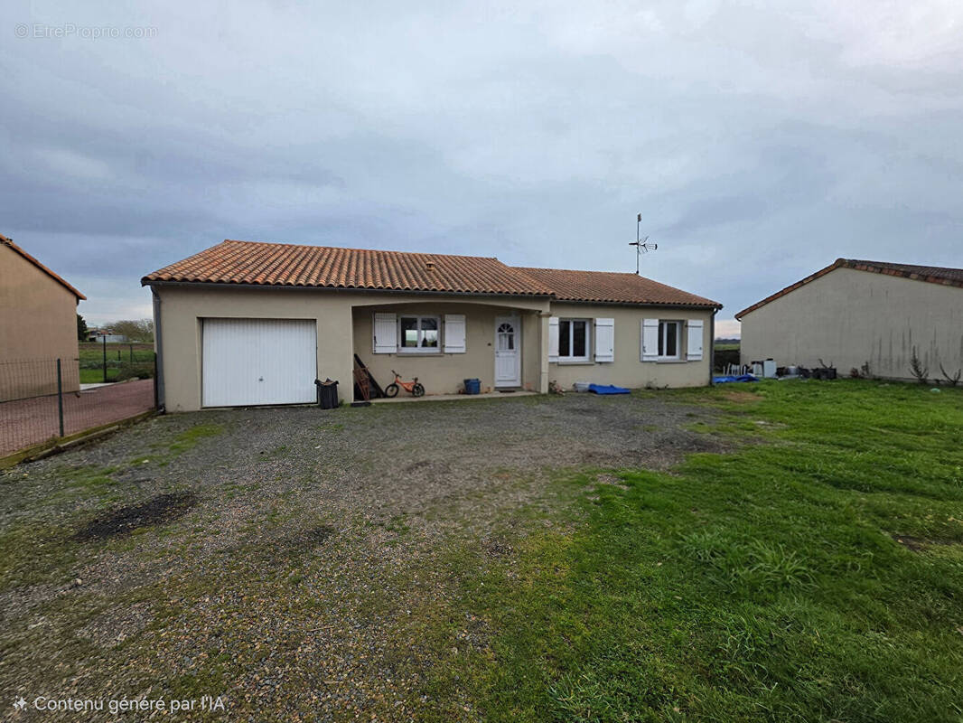 Maison à DOUSSAY