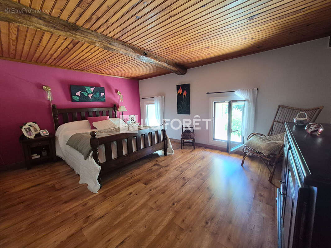 Maison familiale, sans voisinage immédiat, 4 chambres et garages - photo 8