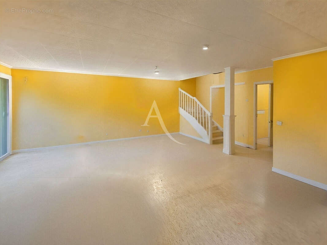 Maison à JOUY-LE-MOUTIER