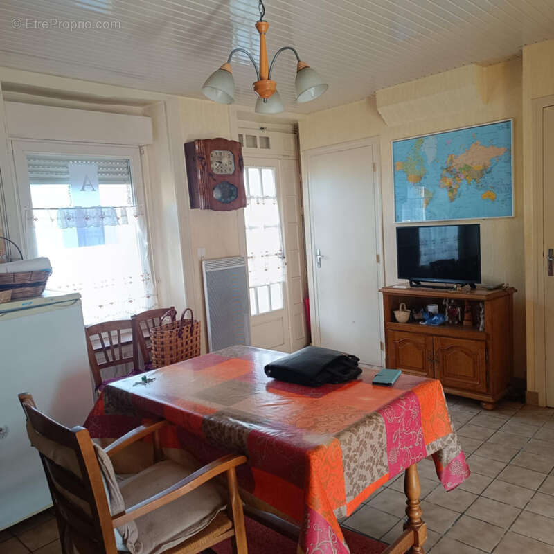 Maison à NEANT-SUR-YVEL