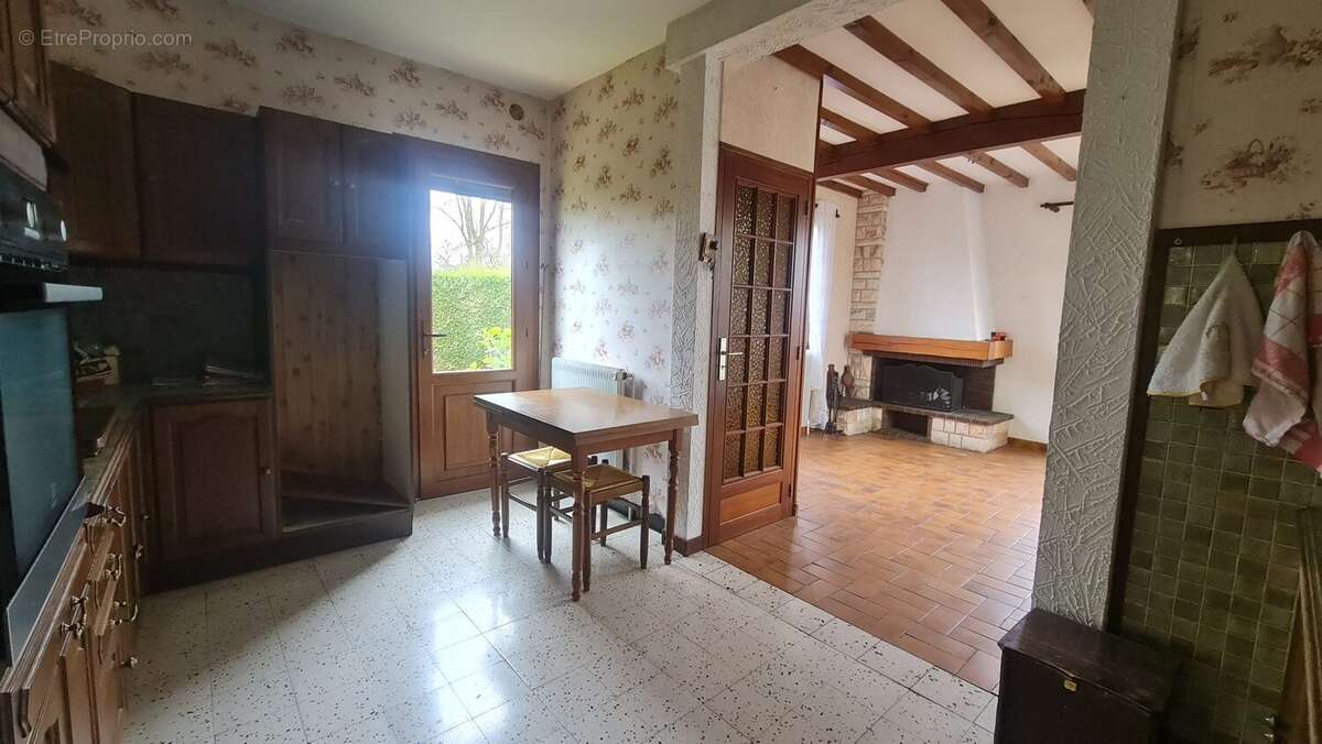 Maison à FEUQUIERES-EN-VIMEU