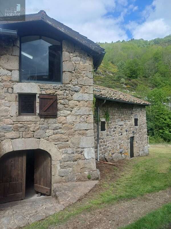 Maison à MEZILHAC