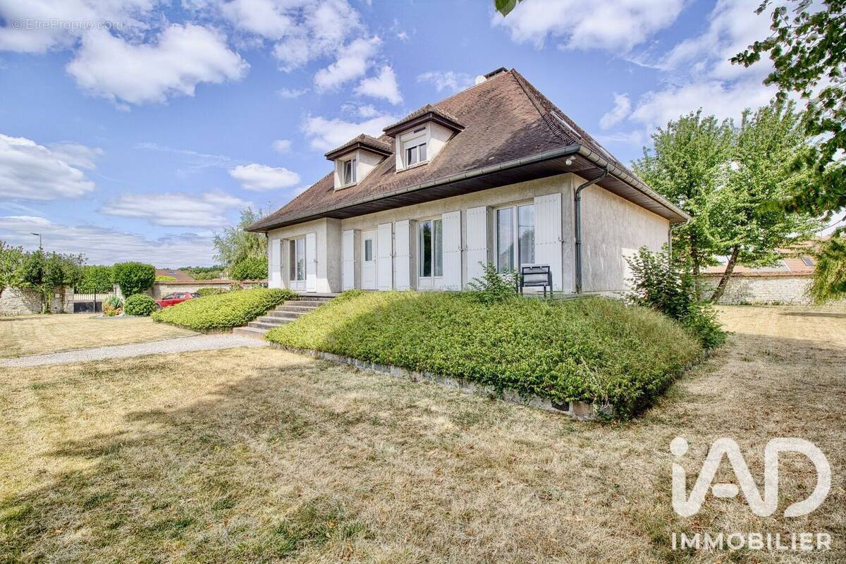 Photo 1 - Maison à LA CHAPELLE-EN-SERVAL
