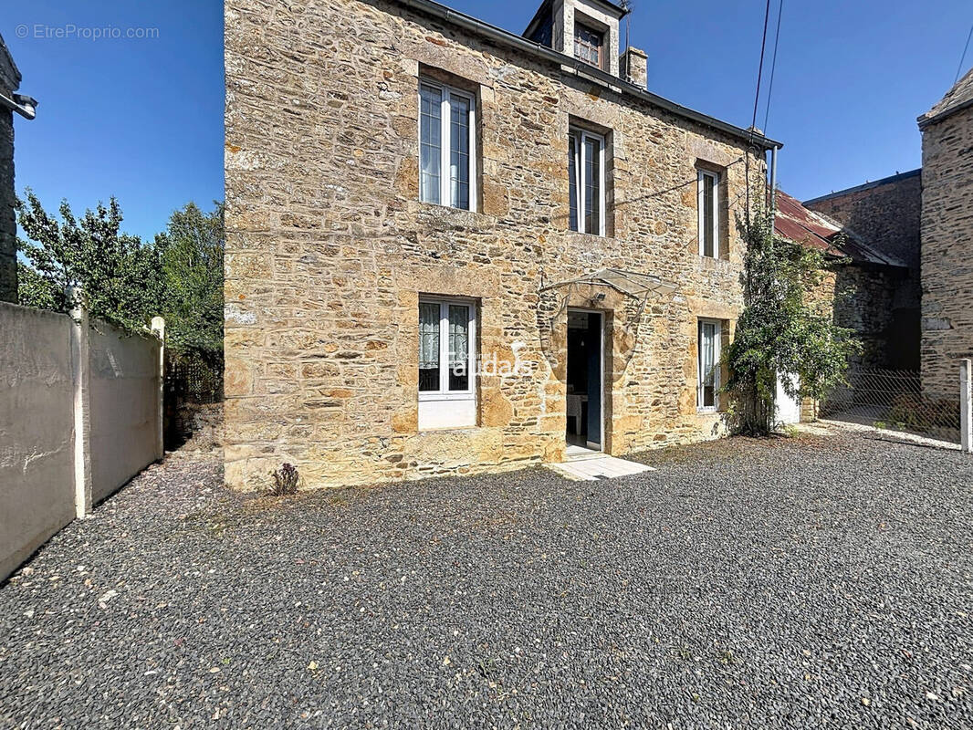 Maison à SAINTE-HONORINE-DU-FAY