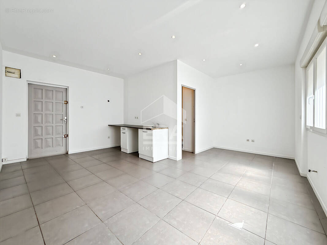 Appartement à MARSEILLE-4E