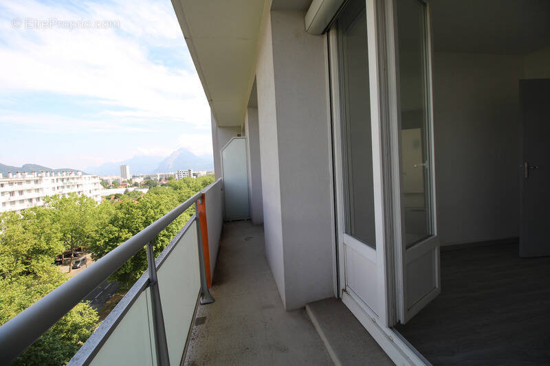 Appartement à LE PONT-DE-CLAIX