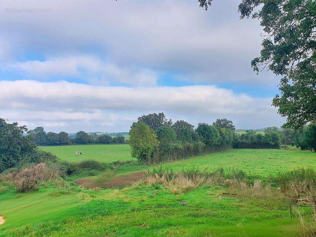Maison à CHAVAGNES-LES-REDOUX
