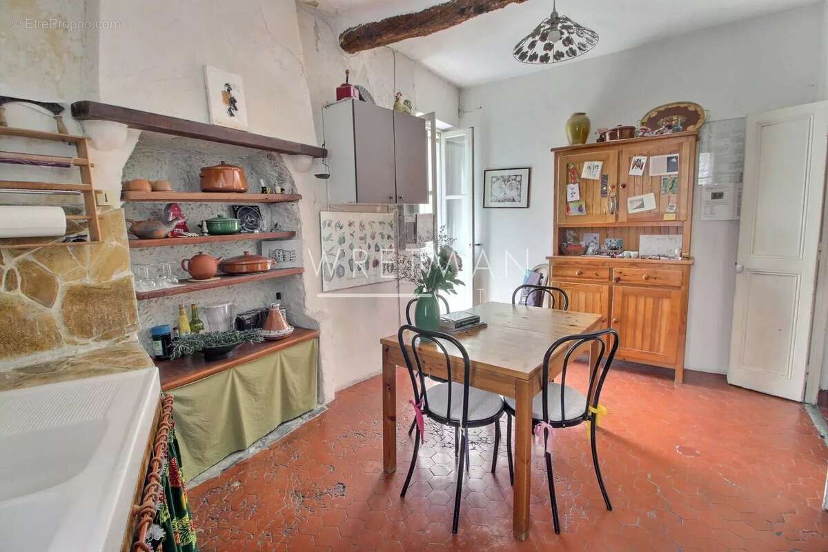 Appartement à L'ESCARENE