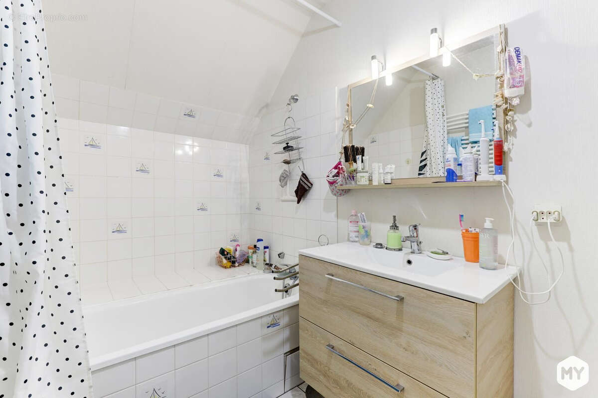 Maison à PERIGNAT-LES-SARLIEVE