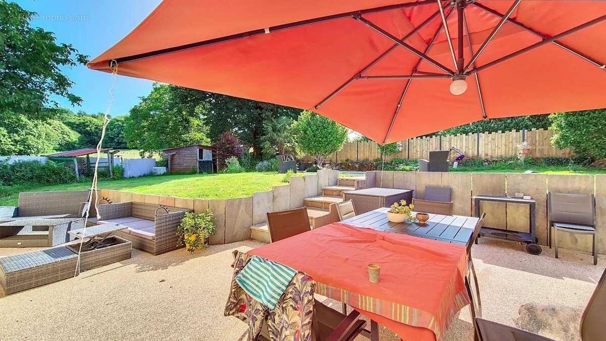 Maison à COMPREIGNAC