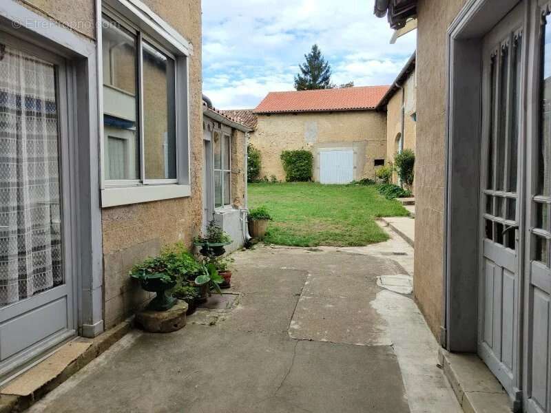 Appartement à SEISSAN