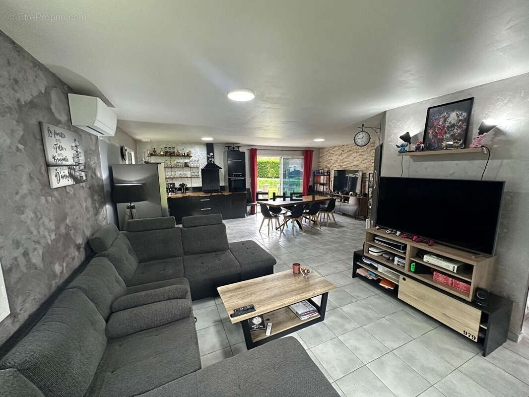 Maison à COURS-DE-PILE