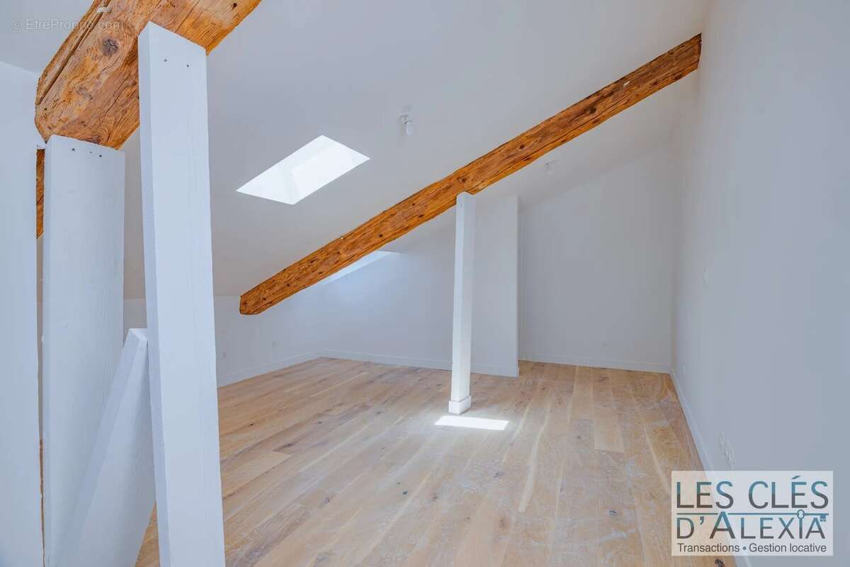 Appartement à SAINT-GENIS-LAVAL